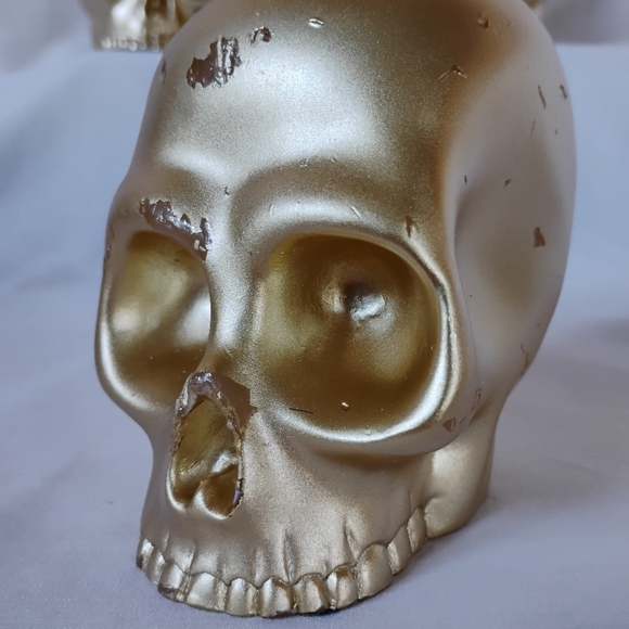 Bundle of 4 Unscented Gold Skull Shaped Candles Halloween Spooky Seasonal Decor - Picture 9 of 15